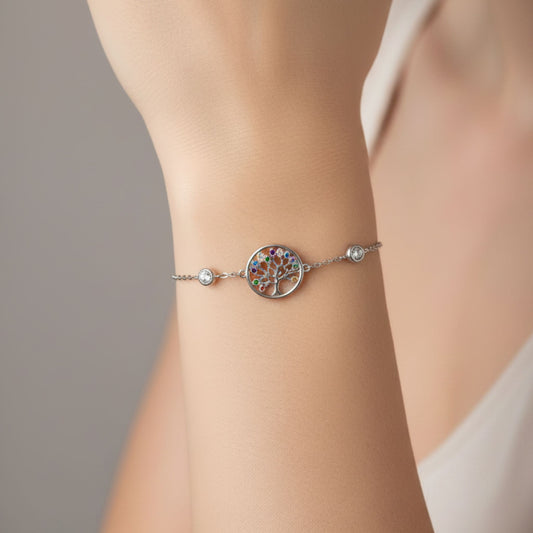 Mujer Luciendo Pulsera Árbol de la Vida · Plata con Rodio y Circonitas de Colores. Joyeria Osnor