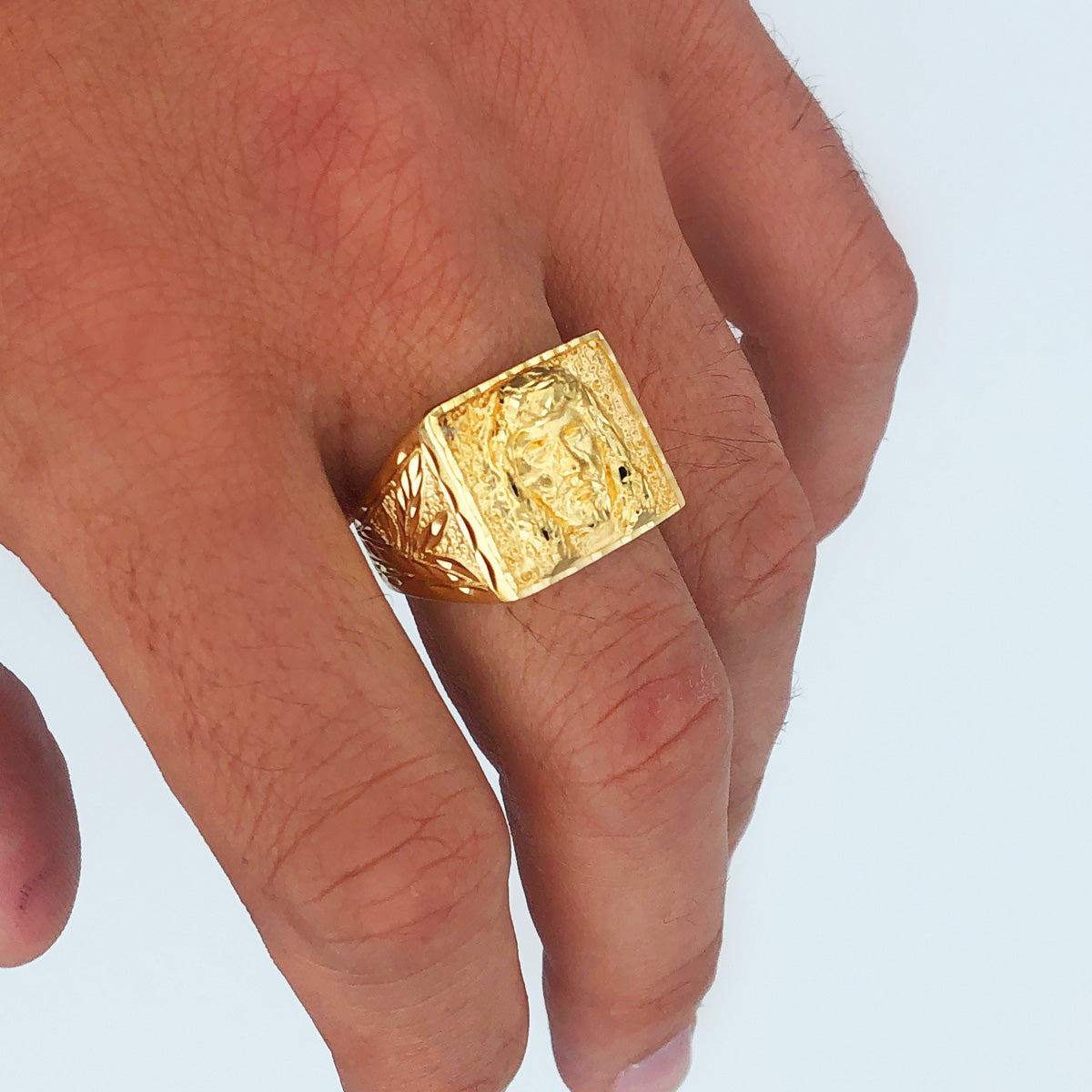 18K SELLO ORO AMARILLO MACIZO CAMARON TALLADO 16X18 MM