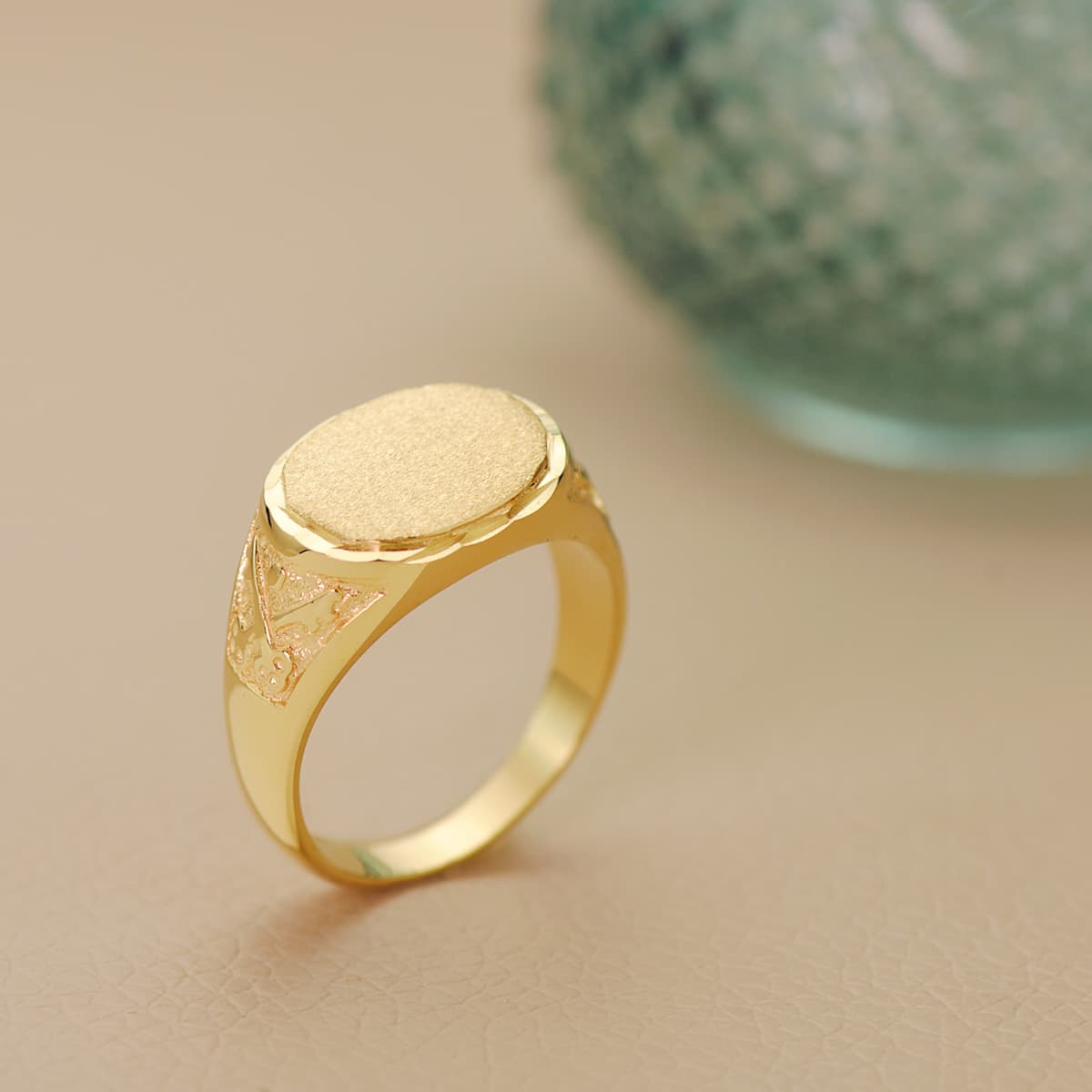 18K SELLO ORO AMARILLO OVAL MACIZO CON TALLADOS. ZONA GRABADO: 15X11 MM