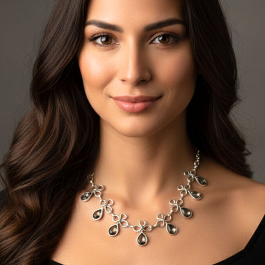 Collar Gargantilla Circonitas Gris Ahumado | Zamak Plateado | Joyería Osnor