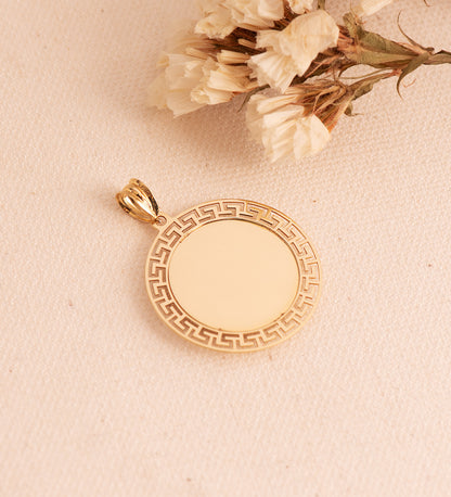 18K MEDALLA ORO AMARILLO MEDUSA CON BORDE CALADA Y GRECA MATIZADA 27 MM