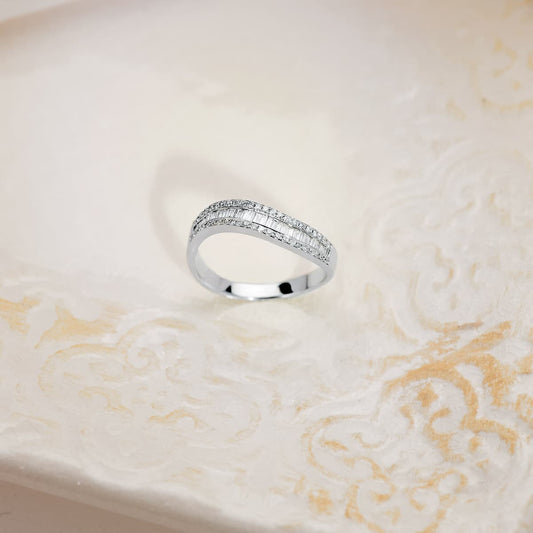 18K SORTIJA ORO BLANCO DIAMANTES TALLA BRILLANTE 0.180 QTS. -0.300 QTS. ANCHO: 4MM
