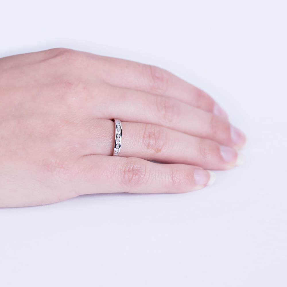 18K ALIANZA O ANILLO ORO BLANCO 11 DIAMANTES DE LABORATORIO 0,150 QTS. VS2-G