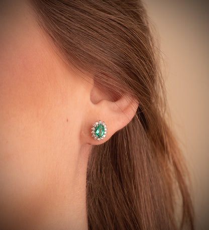 18K PENDIENTES ORO BLANCO 28 DIAMANTES DE LABORATORIO Y ESMERALDA RECRISTALIZADA 6X4 MM 0,78 QTS 0,28 QTS. VS2-G CIERRE PRESION 9,5X8 MM
