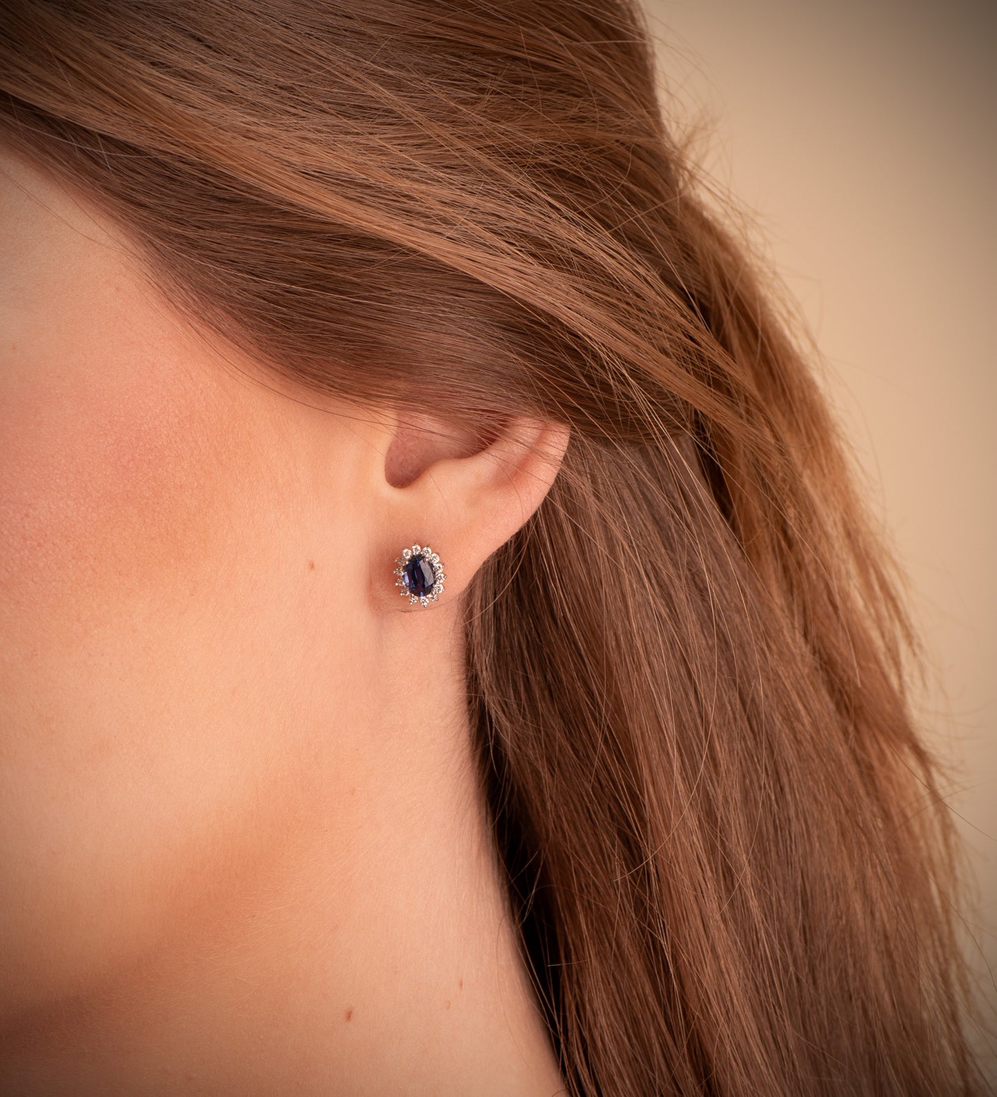 18K PENDIENTES ORO BLANCO 28 DIAMANTES LABORATORIO Y ZAFIRO DIFUSION 6X4 MM 1,24 QT. 0,28 QTS. VS2-G CIERRE PRESION 9,5X8 MM