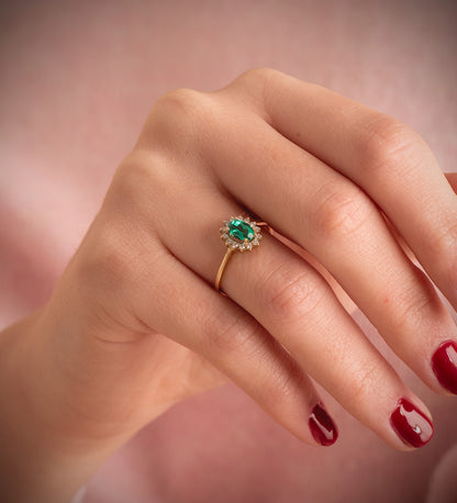 18K SORTIJA ORO AMARILLO ESMERALDA 6X4MM 0,39 QTS. DIAMANTES 0,140 QTS. VS2-G 9,5X8 MM