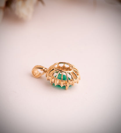 18K COLGANTE ORO AMARILLO ESMERALDA RECRISTALIZADA 9X7 MM 1,74 QTS. DIAMANTES LABORATORIO VS2-G 0,52 QTE 14X12 MM