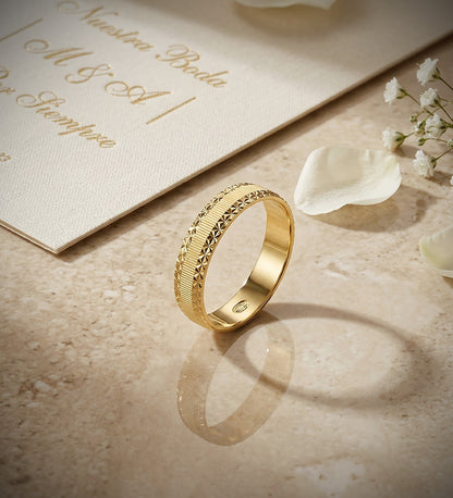 18K ALIANZA ORO AMARILLO MATE Y BORDES DIAMANTADOS. 4 MM
