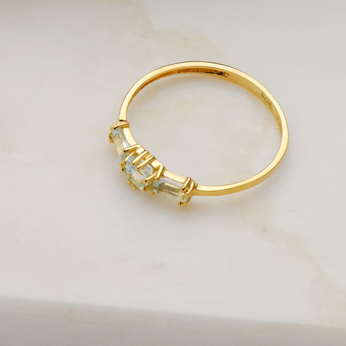 18K SORTIJA ORO AMARILLO TOPACIO AZUL NATURAL TALLA CUADRADA Y BAGUETTE
