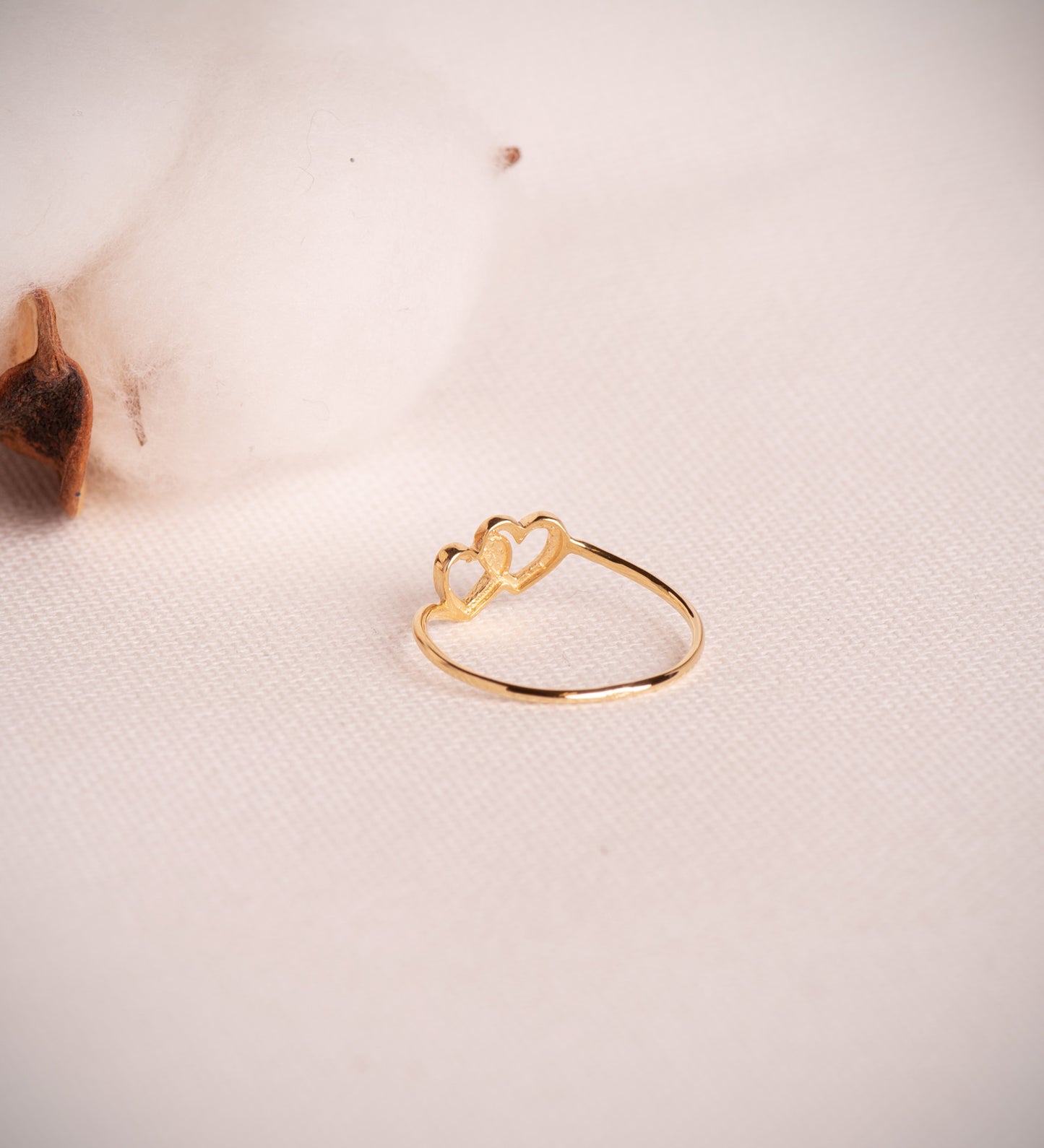 18K SORTIJA ORO AMARILLO CORAZONES ENTRELAZADOS. ANCHO: 7 MM C. AMOR