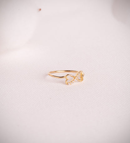 18K SORTIJA ORO AMARILLO CORAZONES CALADOS UNIDOS CON CIRCONITAS. ANCHO: 6 MM C. AMOR