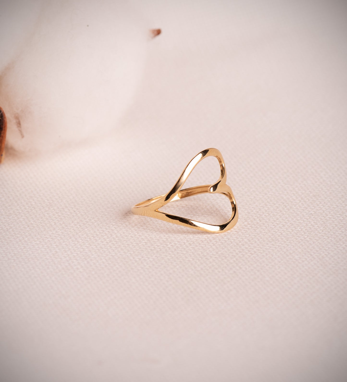 18K SORTIJA ORO AMARILLO CORAZON LISO EN BRILLO. ANCHO 16 MM C. AMOR