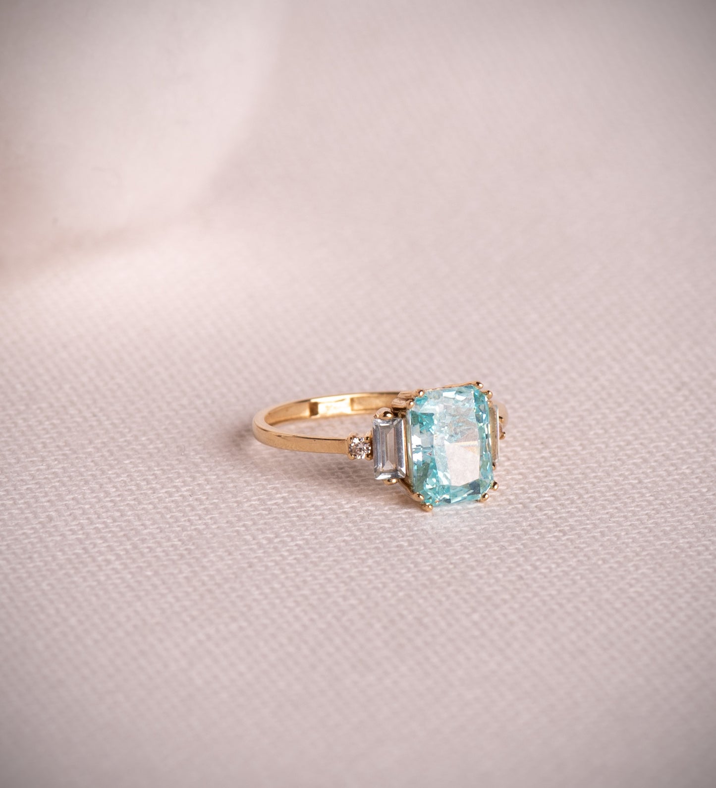 18K SORTIJA ORO AMARILLO PIEDRA OCTOGONAL 8X6 MM ICE CUT Y BARRETAS TOPACIO NATURAL 4X2 MM