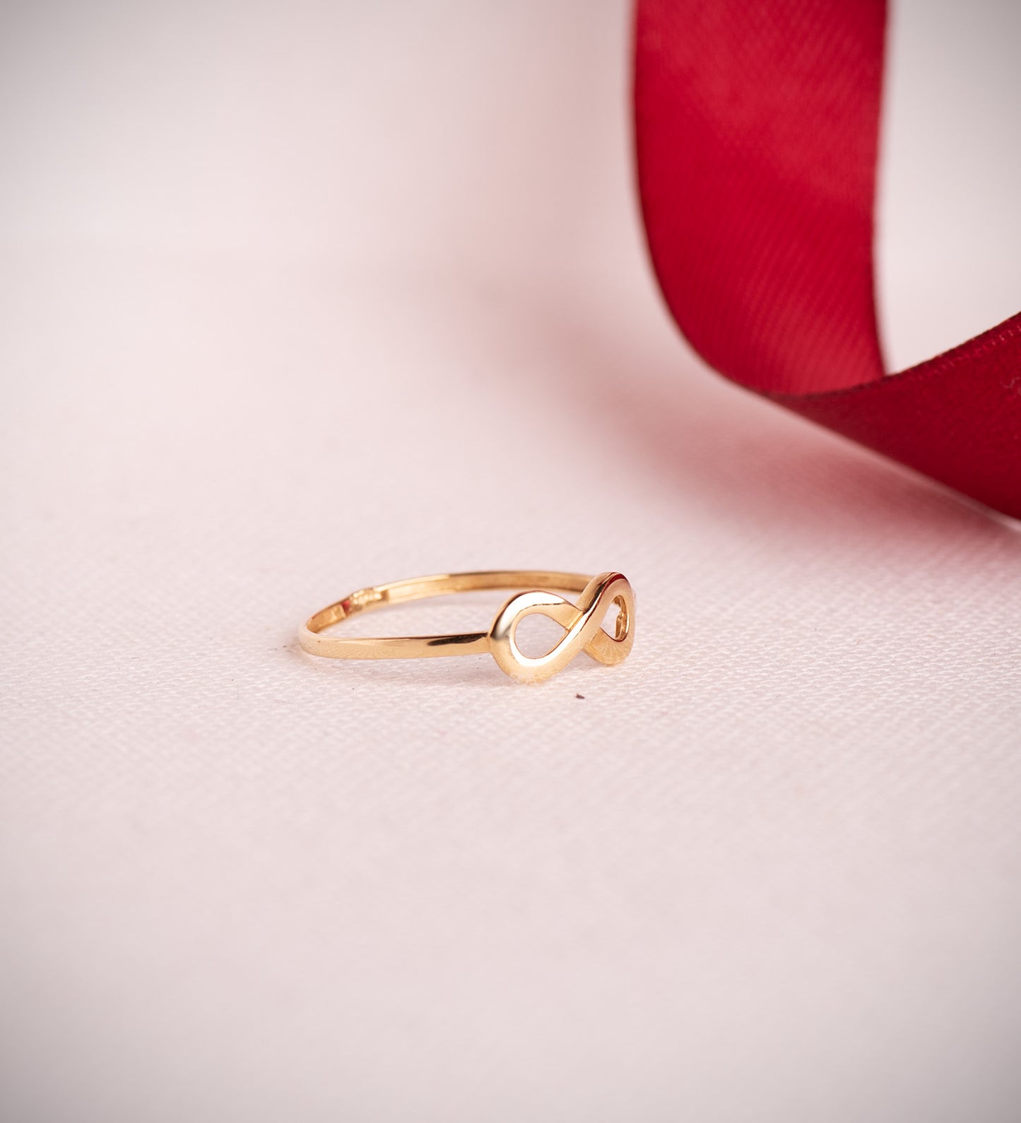 18K SORTIJA ORO AMARILLO LISA INFINITO CALADO DE 11X5 MM.