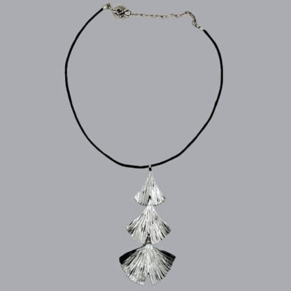 Collar Zamak Diseño Hojas de Ginkgo