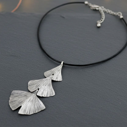 Collar Zamak Diseño Hojas de Ginkgo