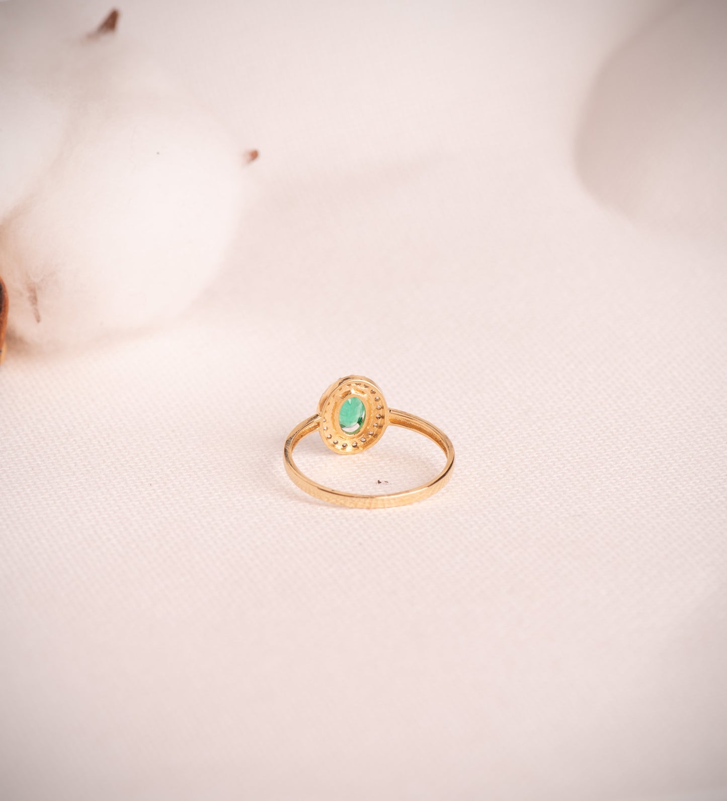 18K SORTIJA ORO AMARILLO ESMERALDA 6X4 MM 0.49 QTS. 8X6 MM