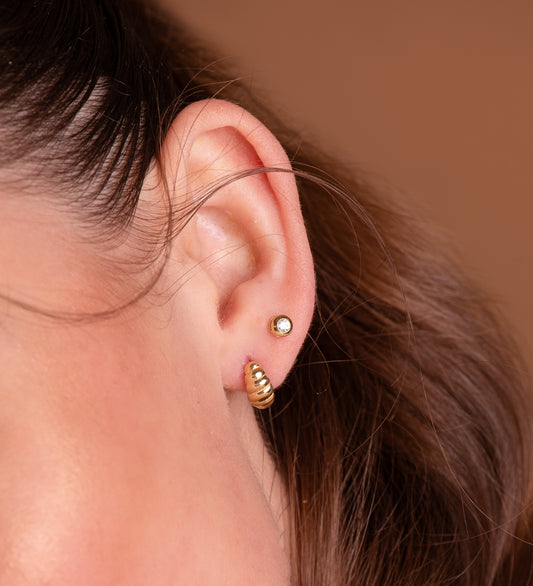 18K PENDIENTES ORO AMARILLO GALLONES EN BRILLO. MEDIDA: 11 X 6 MM. CIERRE PRESION