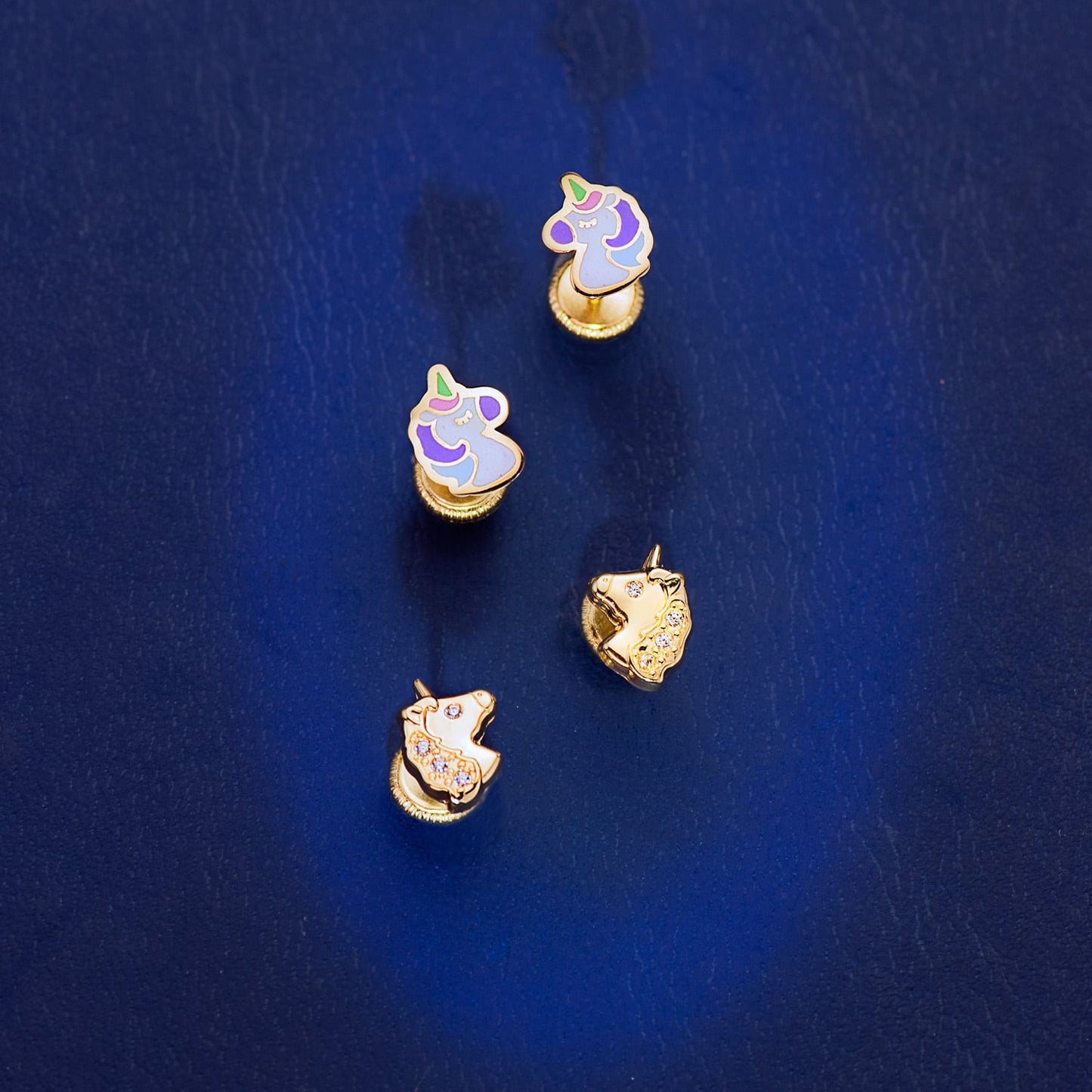 18K PENDIENTES ORO AMARILLO UNICORNIOS ESMALTE CIERRE TUERCA 7,5 X 5 MM