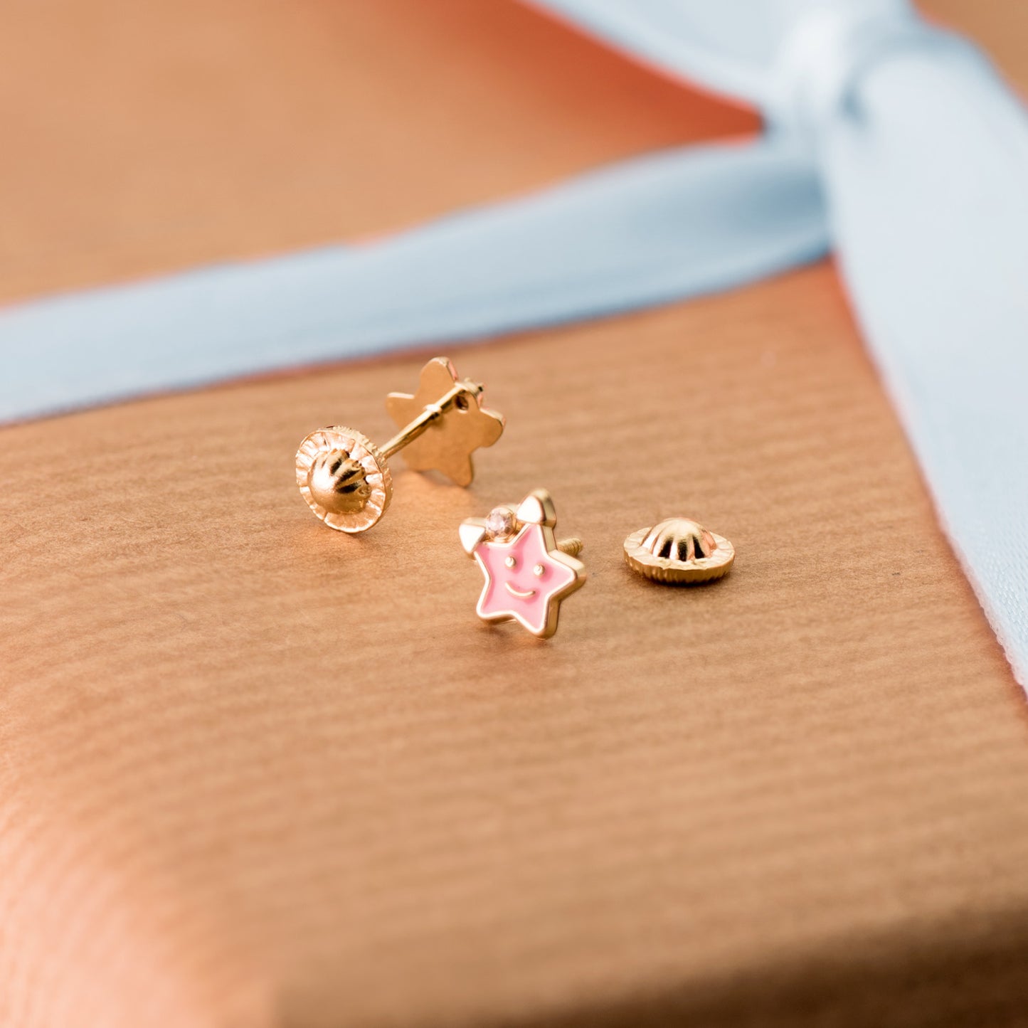 18K PENDIENTES ORO AMARILLO ESTRELLA ESMALTE ROSA 6,5 X 6,5 MM CIERRE TUERCA