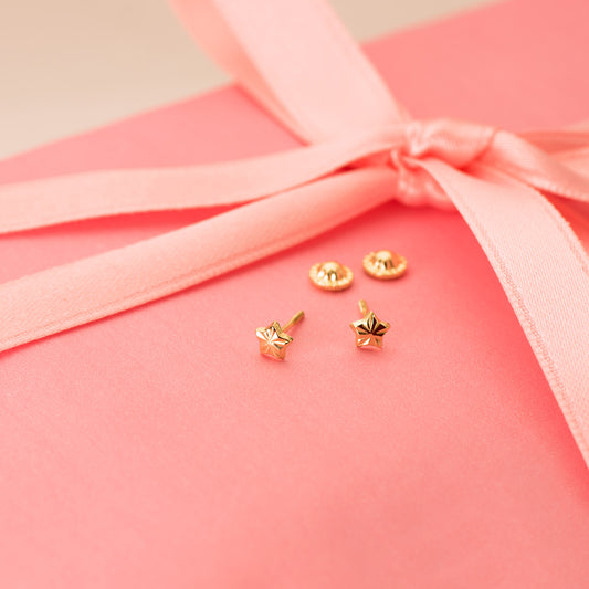 18K PENDIENTES ORO AMARILLO ESTRELLA 4 X 4 MM CIERRE TUERCA