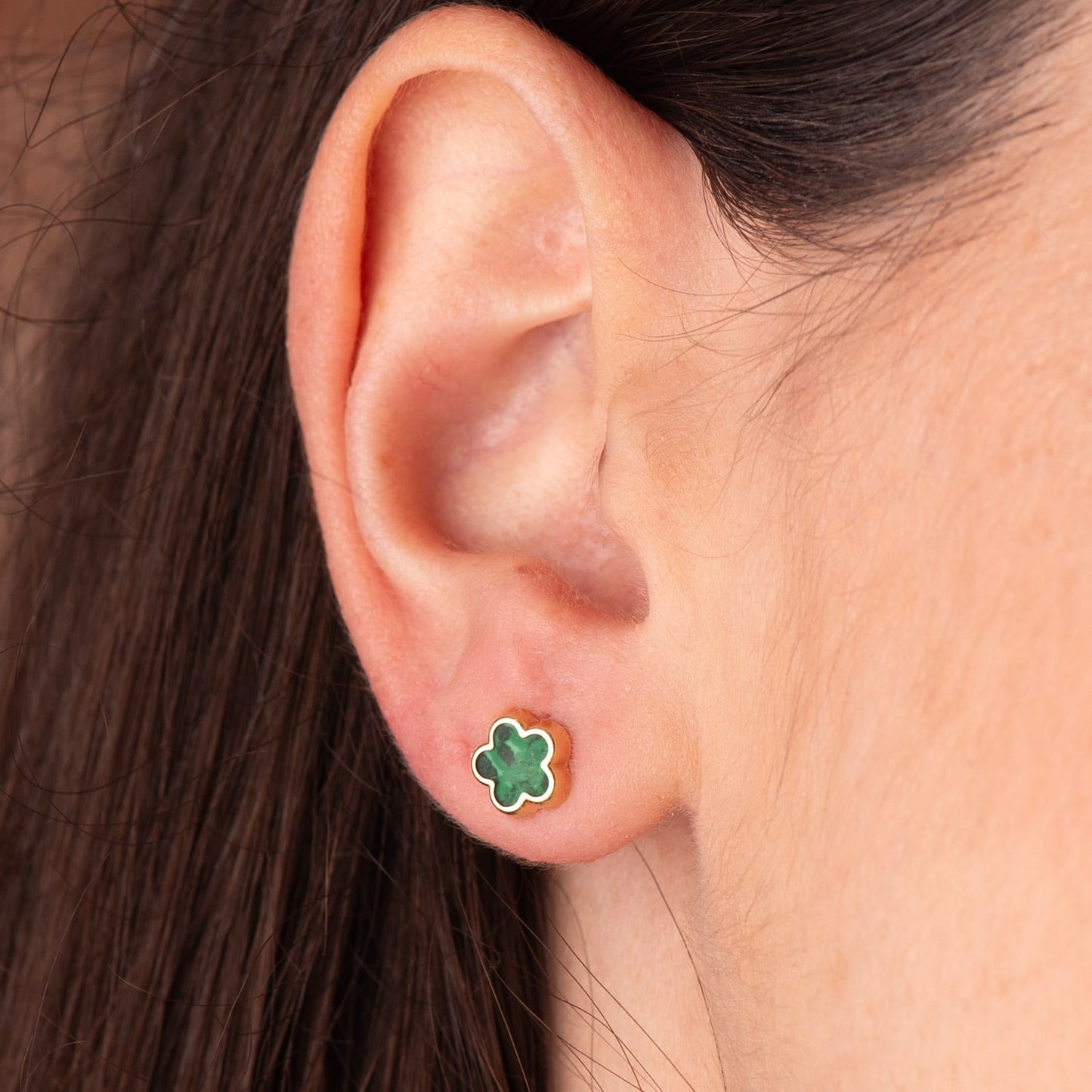 18K PENDIENTES ORO AMARILLO FLOR CON MALAQUITA 7X7 MM. CIERRE PRESION