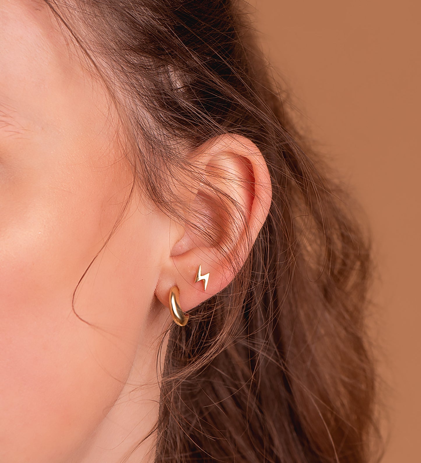 18K PENDIENTES MEDIO ARO ORO AMARILLO ABOMBADOS EN BRILLO 15 MM ANCHO 2 MM CIERRE PRESION