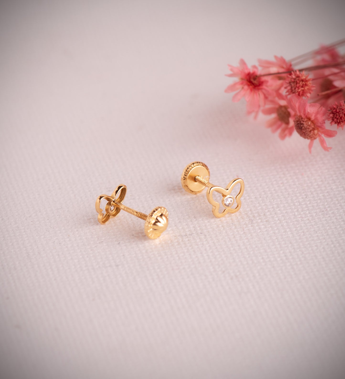18K PENDIENTES ORO AMARILLO MARIPOSA CALADA CON CIRCONITAS. MEDIDA: 6,5 X 5 MM. CIERRE TUERCA