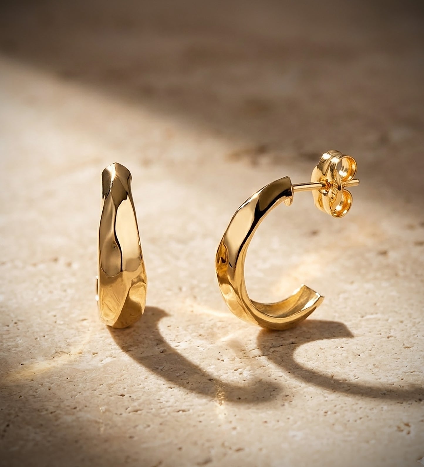 18K PENDIENTES ORO AMARILLO GALLONES EN BRILLO. MEDIDA: 14 X 5 MM. CIERRE PRESION