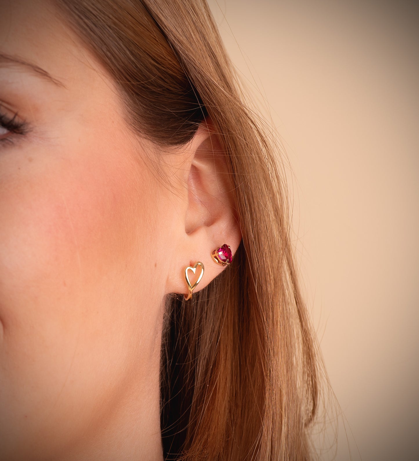 18K PENDIENTES ORO AMARILLO MEDIO ARO CORAZON CALADO EN BRILLO. MEDIDA: 13 X 6,5 MM. CIERRE PRESION C. AMOR