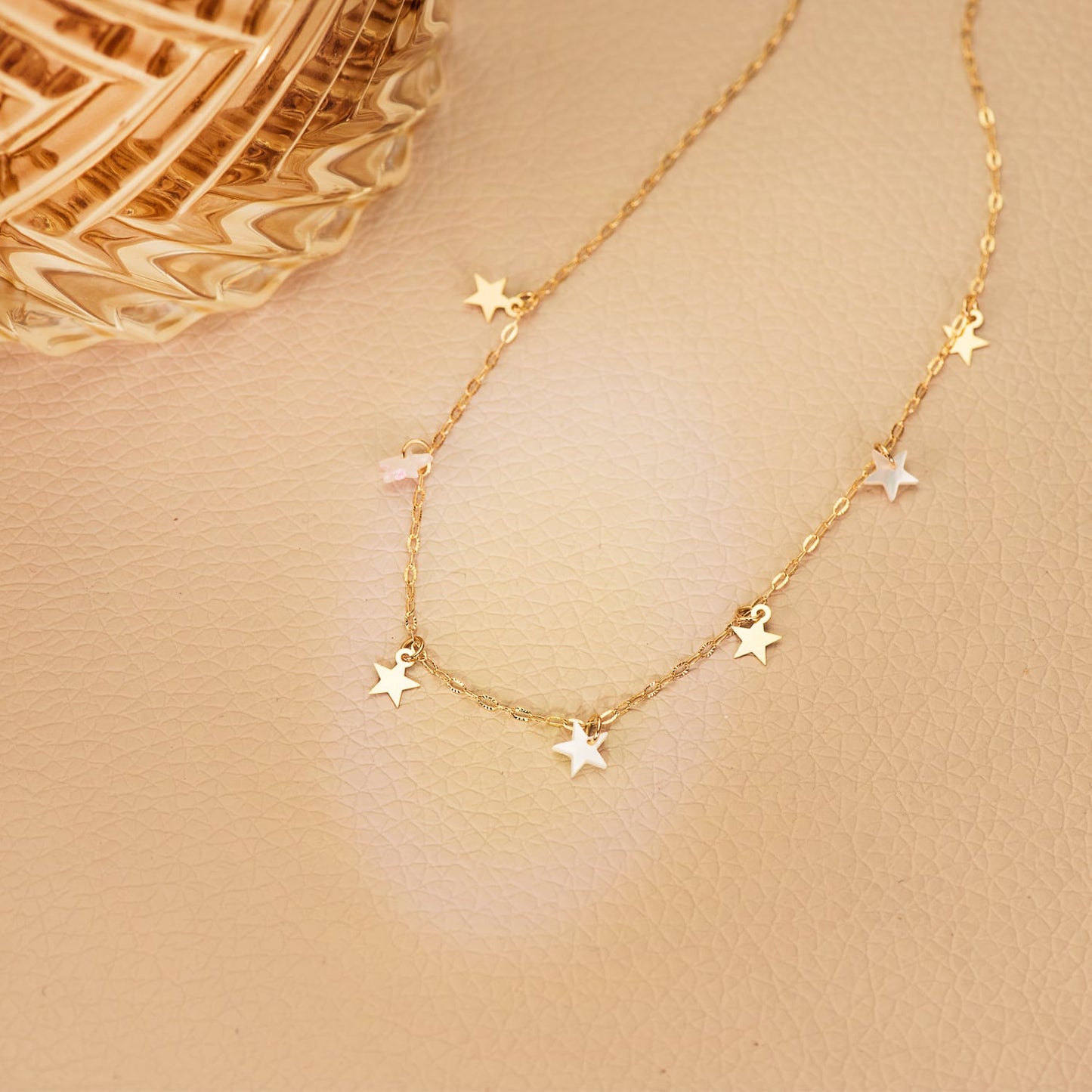 18K GARGANTILLA ORO AMARILLO ESTRELLAS LISAS Y NACAR 5.5 MM CADENA FORZADA 45CM
