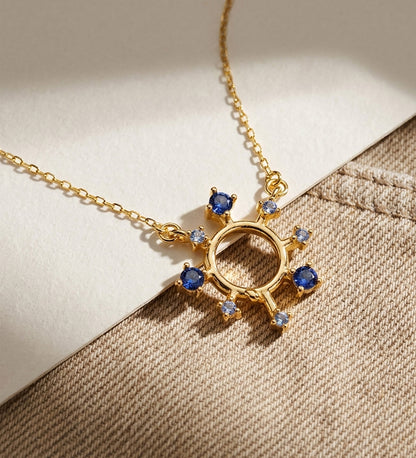 18K COLGANTE ORO AMARILLO RAYOS DE SOL Y CIRCONITAS AZULES 17X16 MM. CADENA FORZADA: 40-2 CM
