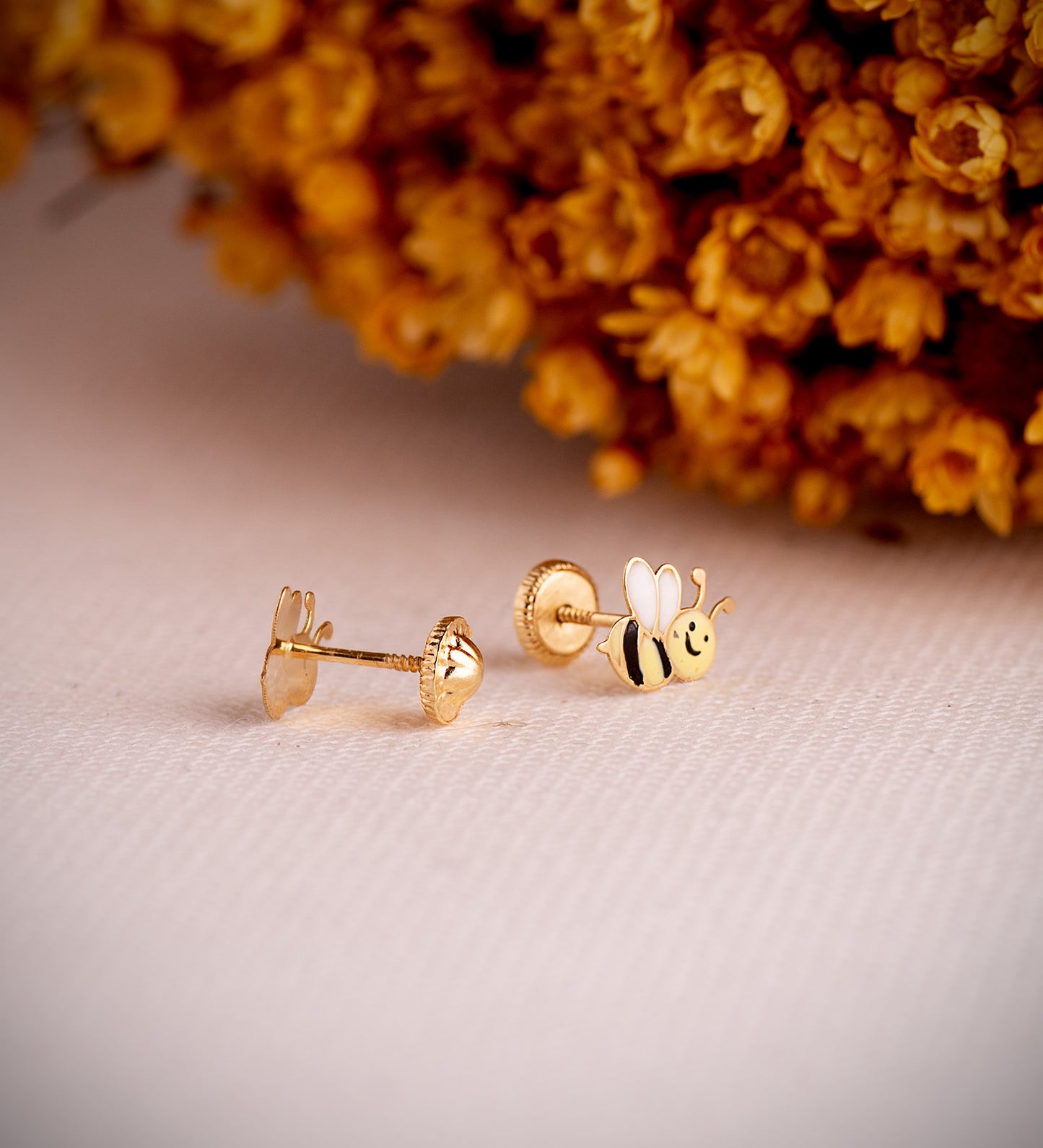 18K PENDIENTES ORO AMARILLO ABEJAS ESMALTADAS. MEDIDA: 8 X 7,5 MM.CIERRE TUERCA