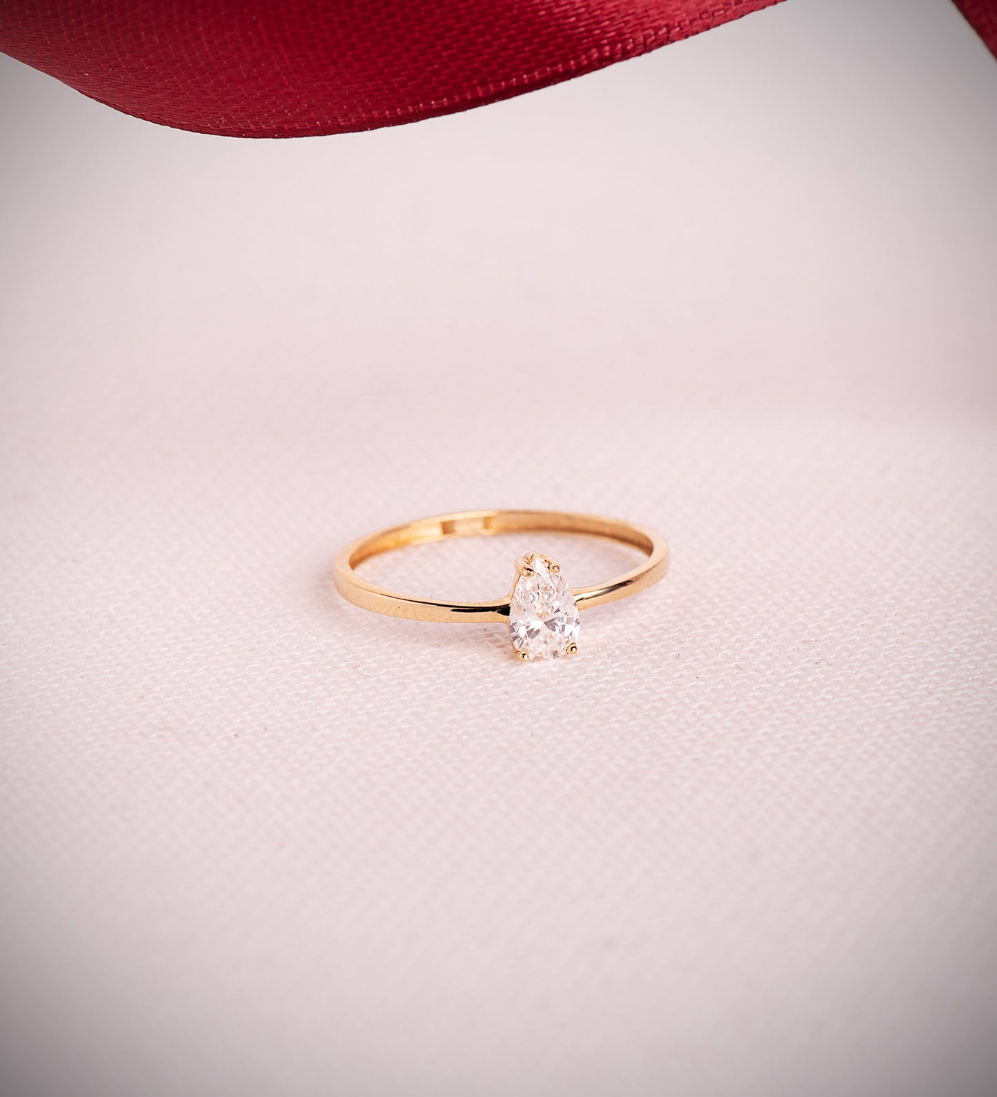 18K SORTIJA ORO AMARILLO DIAMANTE LABORATORIO TALLA PERA 0,35 QTES. VS2 - G. ANCHO: 6 MM