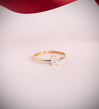18K SORTIJA ORO AMARILLO DIAMANTE LABORATORIO TALLA PERA 0,35 QTES. VS2 - G. ANCHO: 6 MM