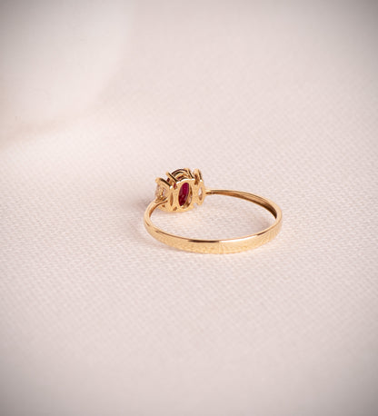 18K SORTIJA ORO AMARILLO RUBI FINO 6X4 MM 0,55 QT Y DIAMANTES LABORATORIO 0,134QT. E - VS2