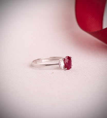 18K SORTIJA ORO BLANCO RUBI FINO 6X4 MM 0,55 QT Y DIAMANTES LABORATORIO 0,134QT. VS2 - E