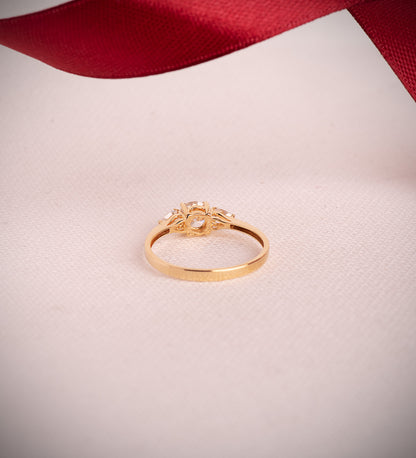 18K SORTIJA ORO AMARILLO DIAMANTES LABORATORIO TALLA PERA Y TALLA BRILLANTE 5 MM. 0,79 QT. VS2 - E