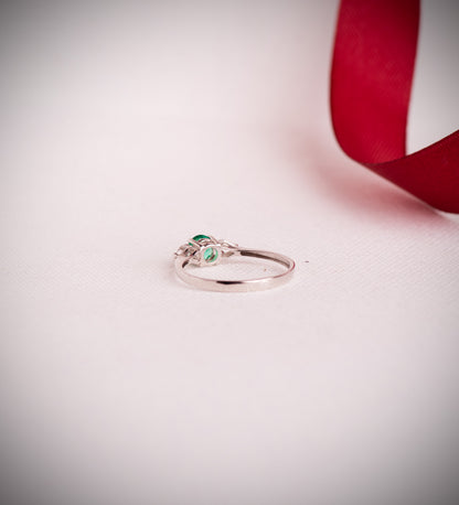 18K SORTIJA ORO BLANCO DIAMANTES LABORATORIO TALLA PERA Y ESMERALDA RECRISTALIZADA 5 MM 0,48 QT 0,29QT. VS2 - E