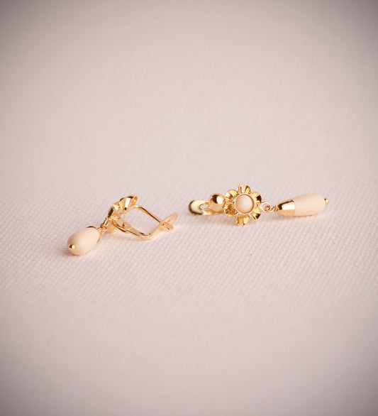 18K PENDIENTES ORO AMARILLO CUBANAS LAGRIMA MARFIL. MEDIDA: 22X7 MM. CIERRE CATALAN