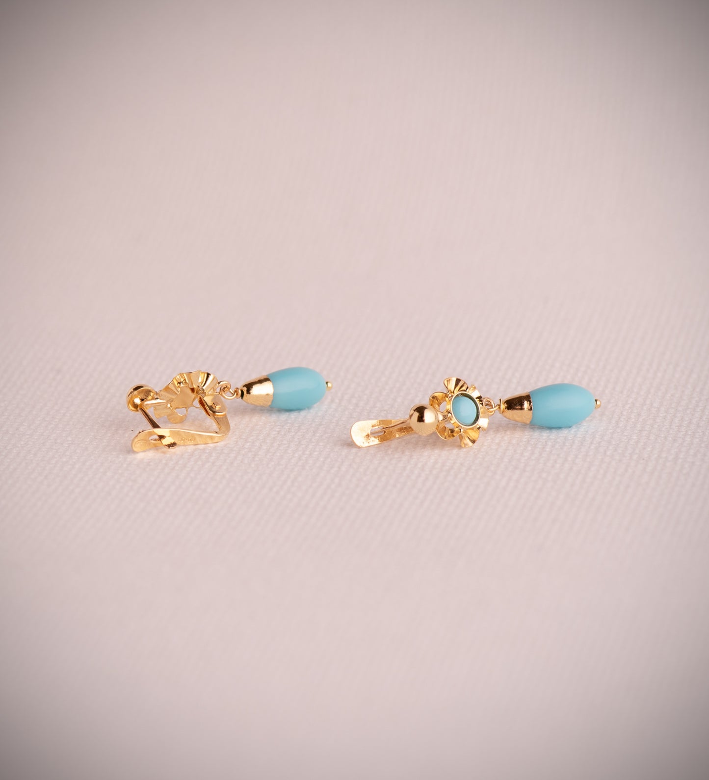 18K PENDIENTES ORO AMARILLO CUBANAS LAGRIMA TURQUESA. MEDIDA: 22X7 MM. CIERRE CATALAN