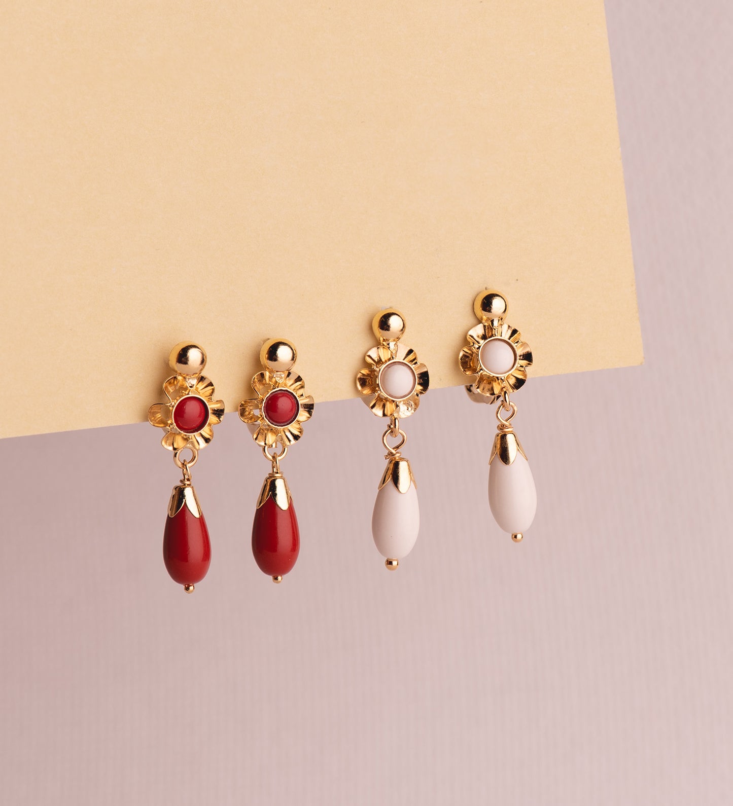 18K PENDIENTES ORO AMARILLO CUBANAS LAGRIMA CORALINA. MEDIDA: 22X7 MM. CIERRE CATALAN