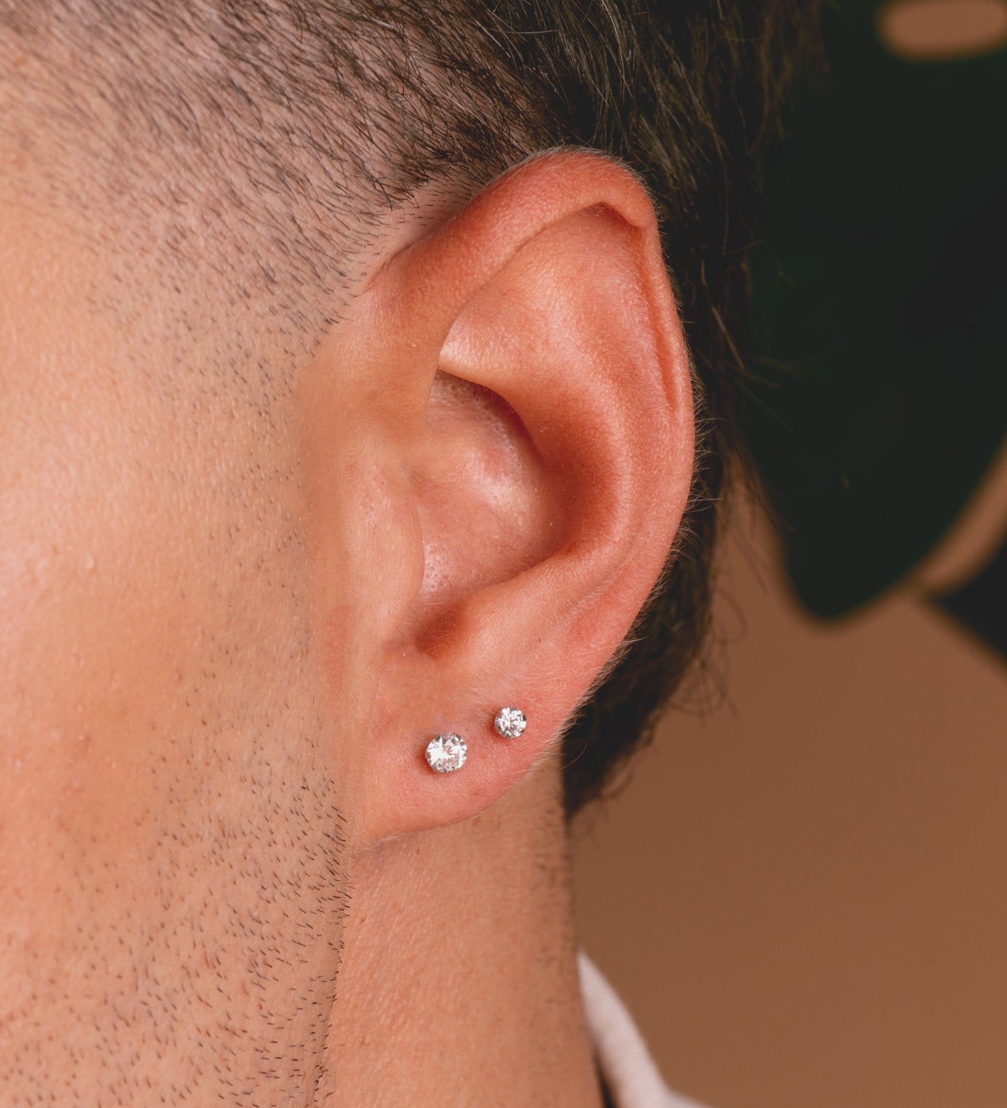 18K PENDIENTES ORO BLANCO 6 GARRAS CON CIRCONITA. ANCHO: 4 MM CIERRE TUERCA