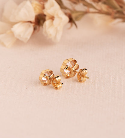 18K PENDIENTES ORO AMARILLO CHATON MARGARITA CON CIRCONITA. MEDIDA: 6 X 6 MM. CIERRE PRESION