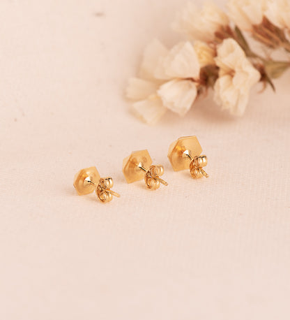 18K PENDIENTES ORO AMARILLO CLAVO ESTRELLA TALLADOS. MEDIDA: 7 X 6 MM. CIERRE PRESION