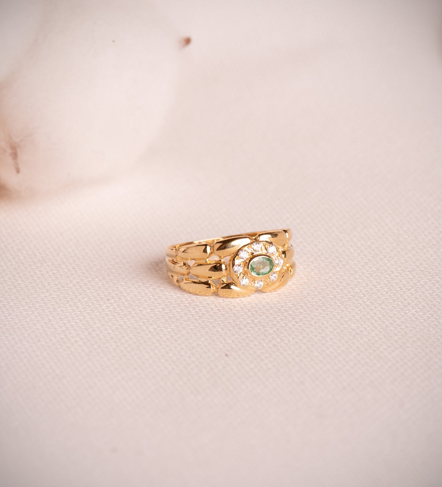 18K SORTIJA ORO AMARILLO PANTER CON CIRCONITAS Y ESMERALDA NATURAL 4X3 MM. ANCHO: 9 MM