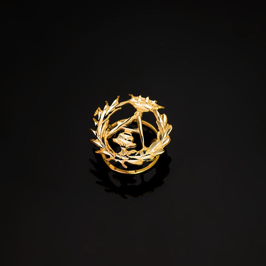 18K INSIGNIA ORO AMARILLO ARQUITECTURA. 16 X 16 MM