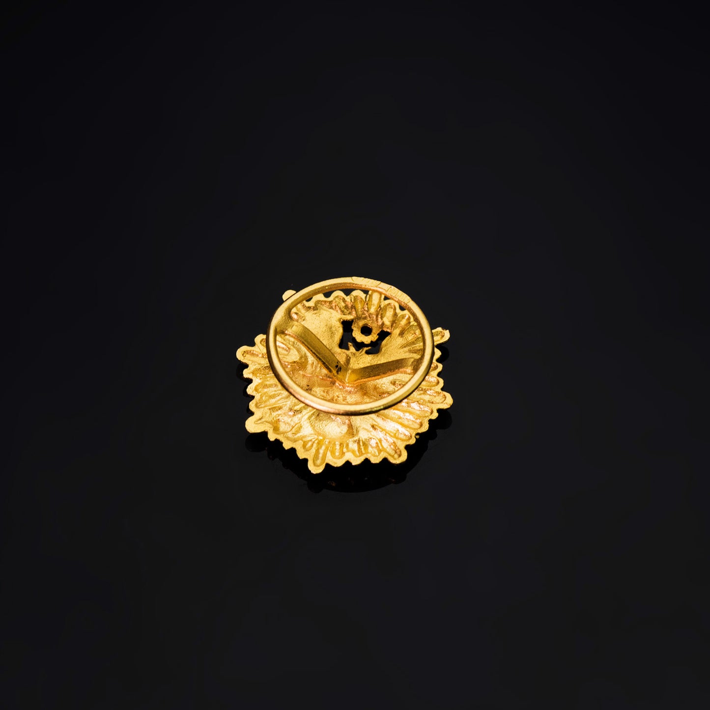 18K INSIGNIA ORO AMARILLO ASESOR FISCAL. 17 X 16 MM