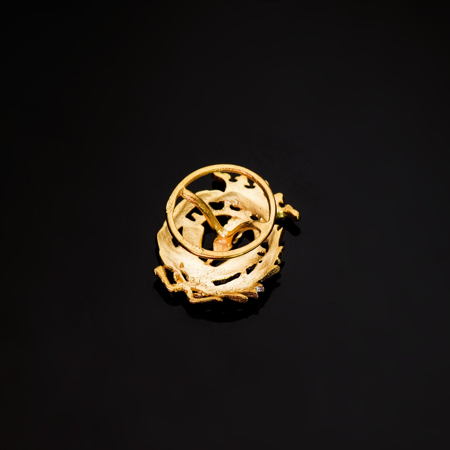 18K INSIGNIA ORO AMARILLO CIENCIAS POLITICAS Y ECONOMICAS 18 X 14 MM