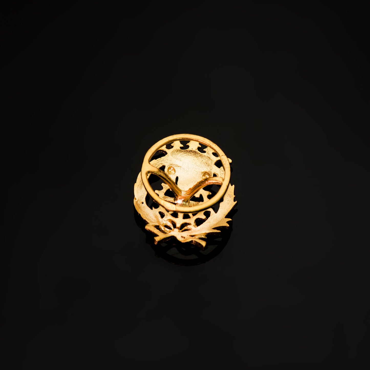 18K INSIGNIA ORO AMARILLO DELINEANTE 17 X 14 MM